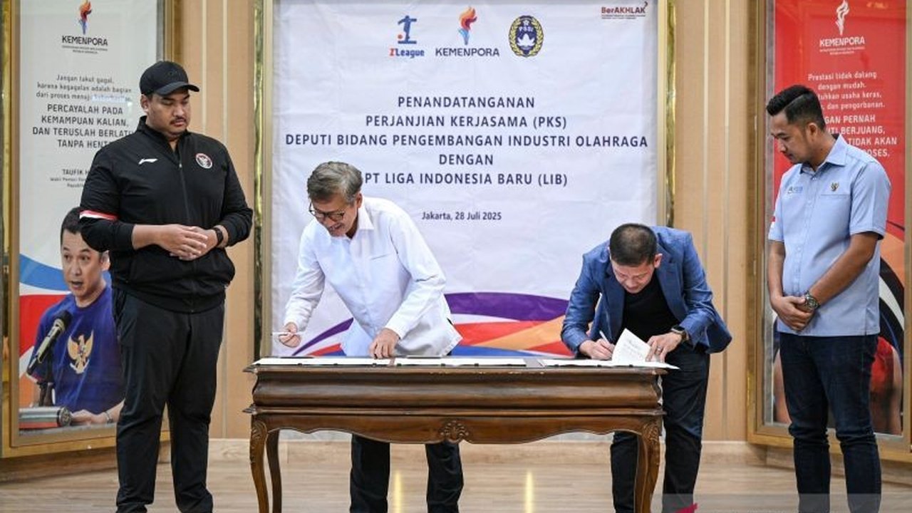 Kementerian Pemuda dan Olahraga (Kemenpora) bersama I.League menjalin kerja sama strategis untuk meningkatkan edukasi suporter sepak bola di Indonesia, bertujuan menciptakan atmosfer pertandingan yang lebih tertib dan menjunjung sportivitas.