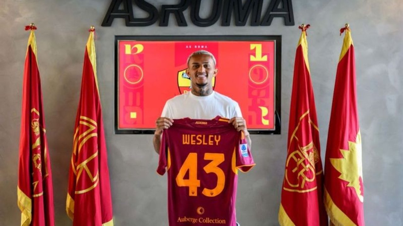 AS Roma sukses mendatangkan bek sayap muda berbakat, Wesley Franca, dari Flamengo dengan biaya fantastis. Transfer ini mengukuhkan posisinya sebagai rekrutan penting bagi Giallorossi musim ini.