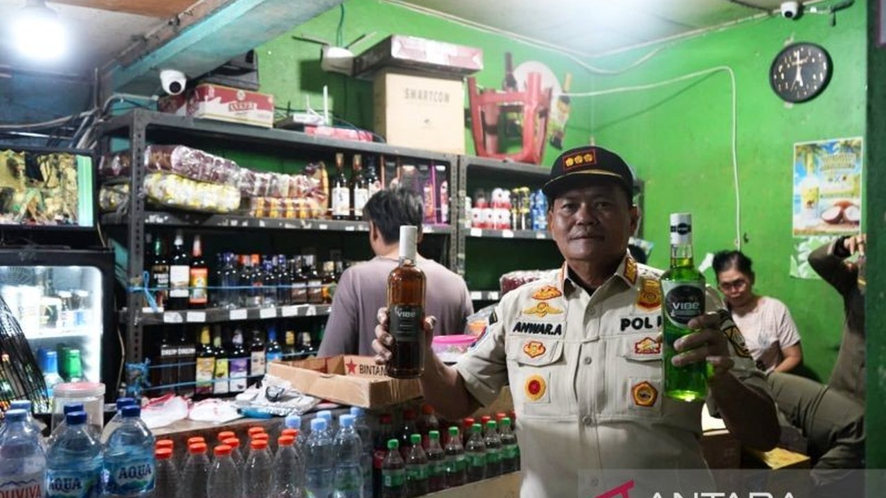 Satpol PP Kabupaten Bogor berhasil **sita miras ilegal** sebanyak 493 botol di Ciampea. Operasi ini menindaklanjuti laporan masyarakat. Apa saja yang ditemukan?