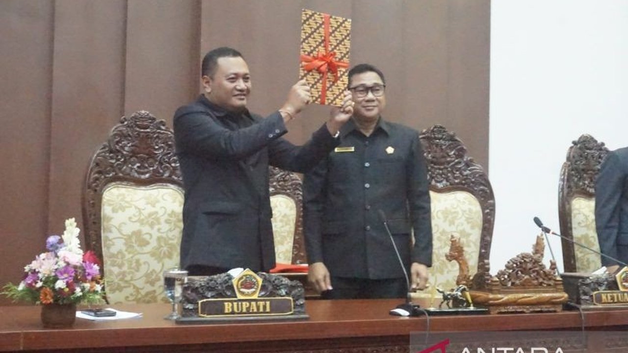 Pemerintah Kabupaten Gianyar bersama DPRD resmi mengesahkan APBD Perubahan 2025 Gianyar, menandai peningkatan signifikan belanja daerah demi kesejahteraan warga.