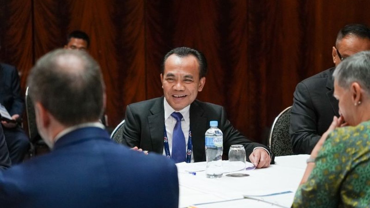 Pemerintah Indonesia terus berupaya dalam Negosiasi Tarif Indonesia AS, meski Jepang dan Uni Eropa telah mendapatkan tarif impor AS yang lebih rendah. Apa dampaknya bagi ekspor Indonesia?