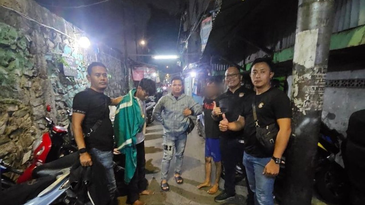 Dua pelaku **pencuri tas kereta** di Stasiun Tambora berhasil diringkus polisi kurang dari 24 jam setelah aksinya viral. Bagaimana modus operandi mereka dan berapa kerugian korban?