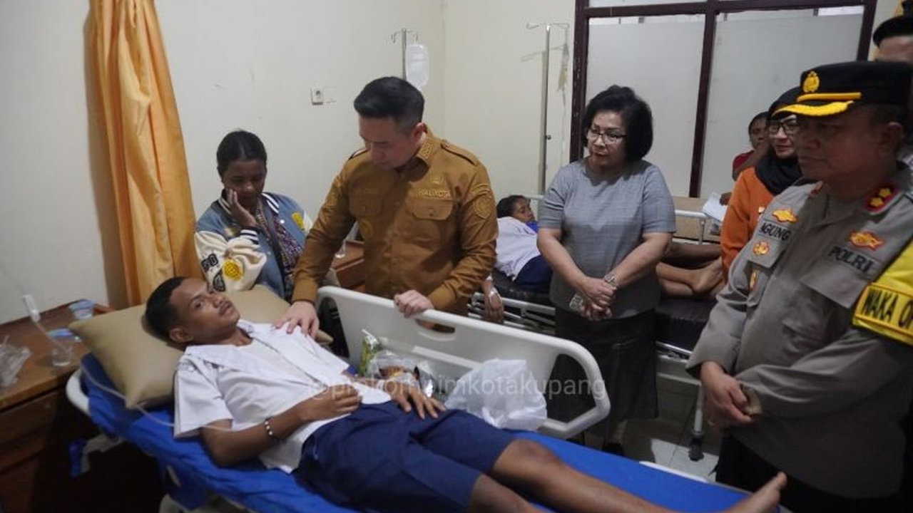Pemkot Kupang bergerak cepat pastikan penanganan medis optimal bagi ratusan siswa SMPN 8 yang diduga mengalami keracunan MBG. Bagaimana kondisi terkini mereka?