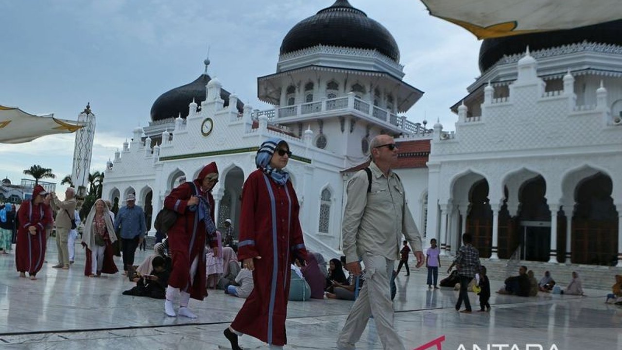 Wisata religi Aceh terus menarik perhatian wisatawan Malaysia. Destinasi unik dan promosi gencar menjadi kunci daya tarik utama. Apa saja yang mereka cari?