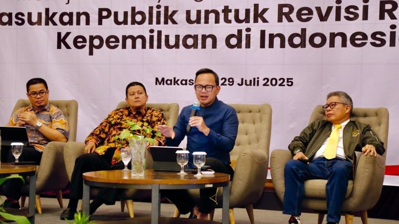 Wakil Menteri Dalam Negeri Bima Arya Sugiarto tekankan pentingnya kehati-hatian dalam Revisi Undang-Undang Pemilu. Mengapa keputusan ini krusial bagi masa depan bangsa?