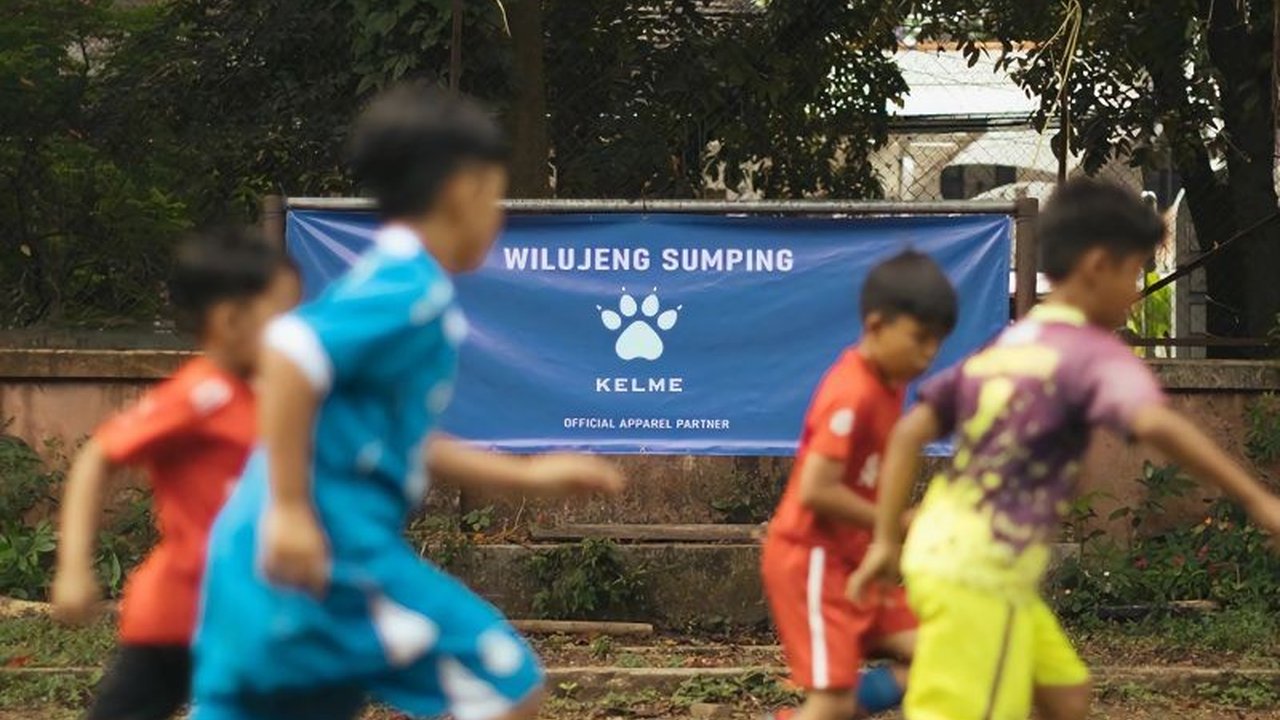 Persib Bandung resmi menjalin kemitraan dengan Kelme, jenama olahraga asal Spanyol, sebagai apparel utama untuk musim 2025/2026. Kolaborasi Persib Bandung Kelme ini diharapkan meningkatkan profesionalisme klub.