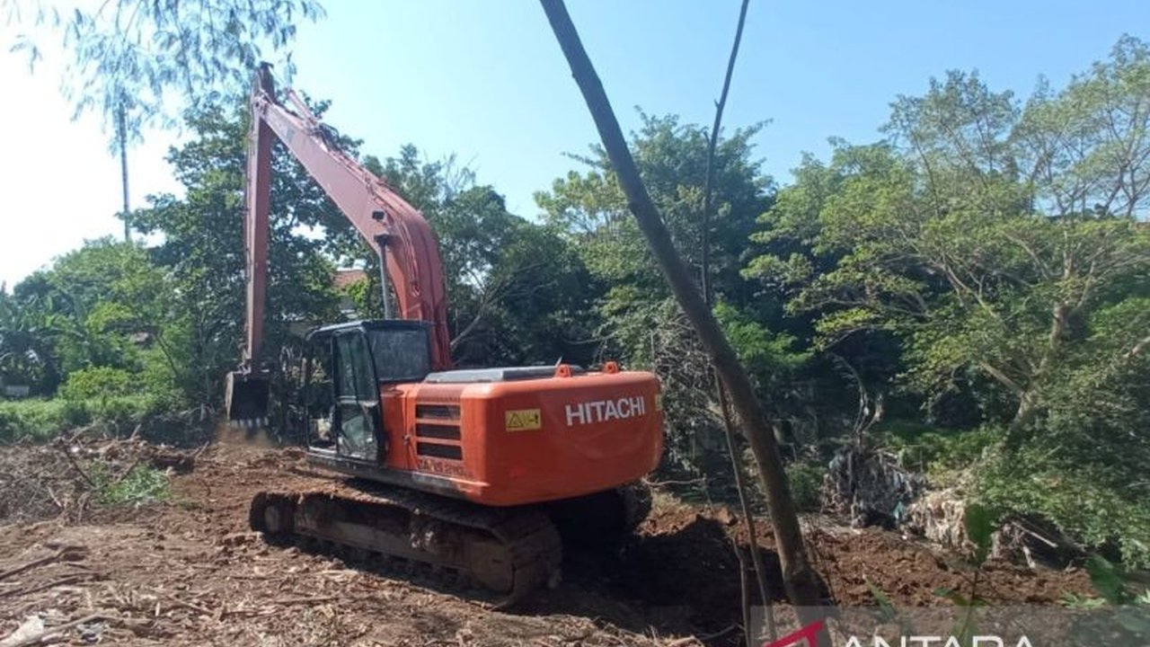 DPUTR Kota Cirebon telah merampungkan normalisasi sungai di 14 titik sepanjang 3 KM. Upaya normalisasi sungai Cirebon ini penting untuk mencegah banjir saat musim hujan. Bagaimana dampaknya bagi warga?