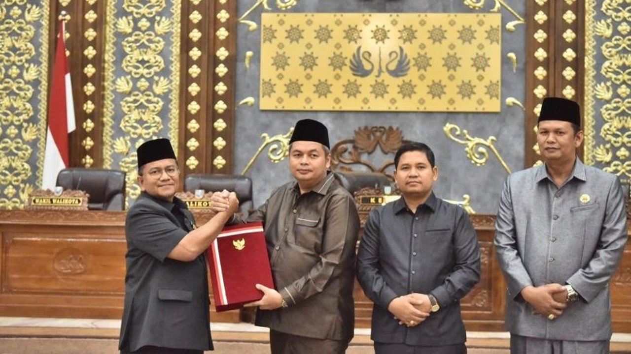 Pemerintah Kota Jambi ajukan Ranperda Pembentukan BPBD Kota Jambi ke DPRD. Langkah ini krusial atasi kendala penanganan bencana dan tingkatkan kesiapsiagaan daerah.
