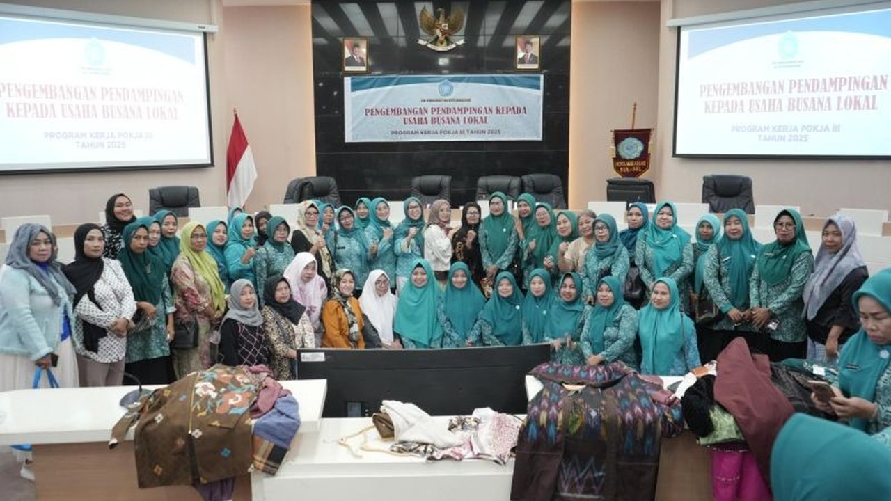 Trivia: Desainer Nasional Bawa Tenun Sekomandi ke Paris! PKK Makassar Perkuat Fesyen Lokal Gandeng Bank