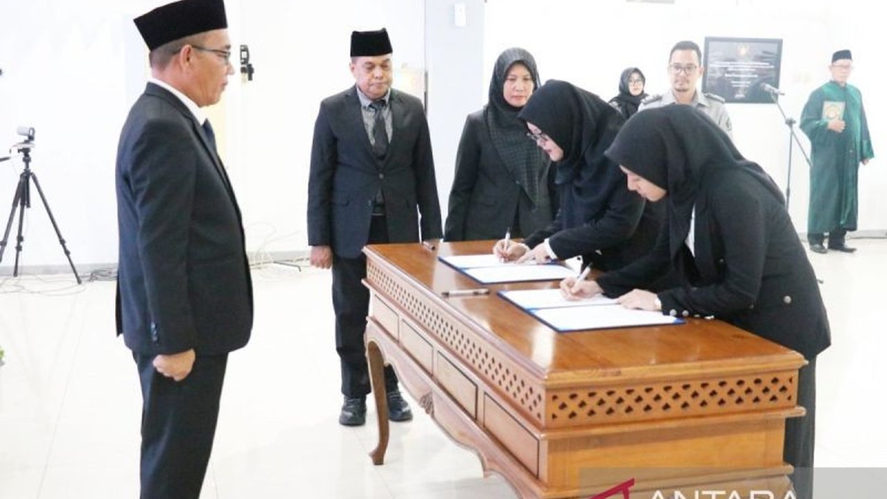 Notaris Pengganti hadir sebagai solusi jamin kesinambungan layanan hukum di Kalsel. Apa peran vital mereka dalam menjaga integritas profesi dan hak masyarakat?