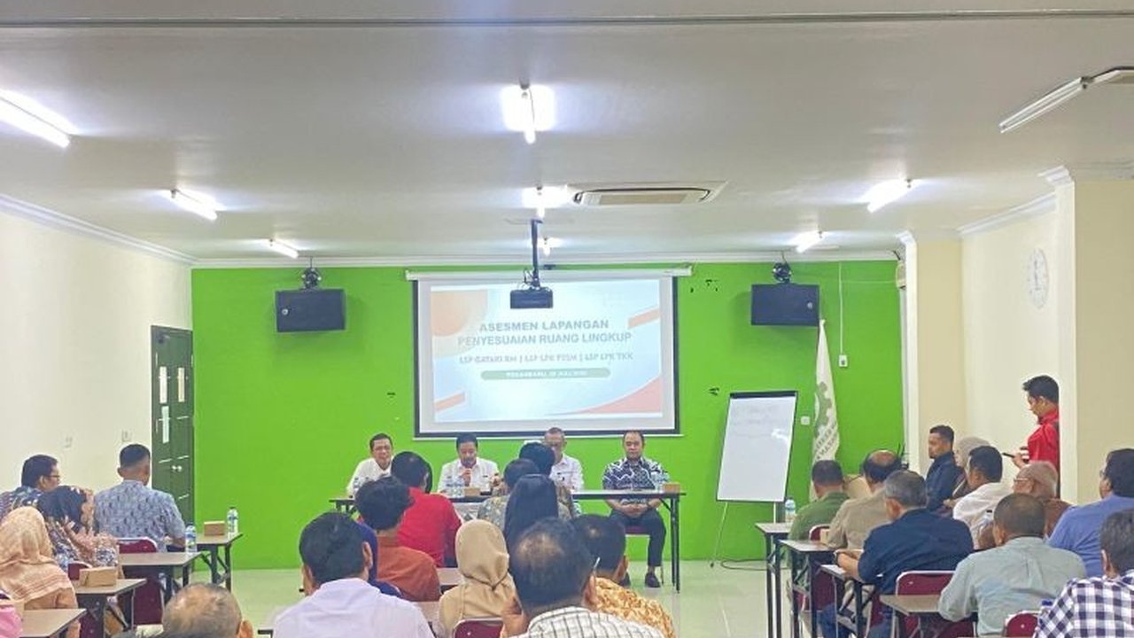 Badan Nasional Sertifikasi Profesi (BNSP) bergerak cepat merespons penyesuaian okupasi sektor konstruksi, memastikan kualitas tenaga kerja demi daya saing nasional. Apa dampaknya?