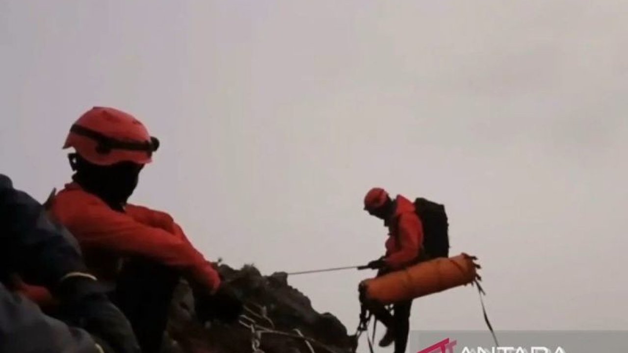 Pemerintah Provinsi NTB dan BTNGR akan menerapkan SOP Baru Pendakian Rinjani mulai 11 Agustus 2025. Apa saja poin-poin penting yang harus diketahui pendaki?