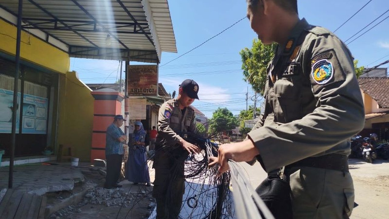 Pemerintah Kabupaten Ponorogo menemukan 30 ISP tak berizin beroperasi. Apa dampaknya bagi pengguna internet dan langkah tegas apa yang akan diambil?