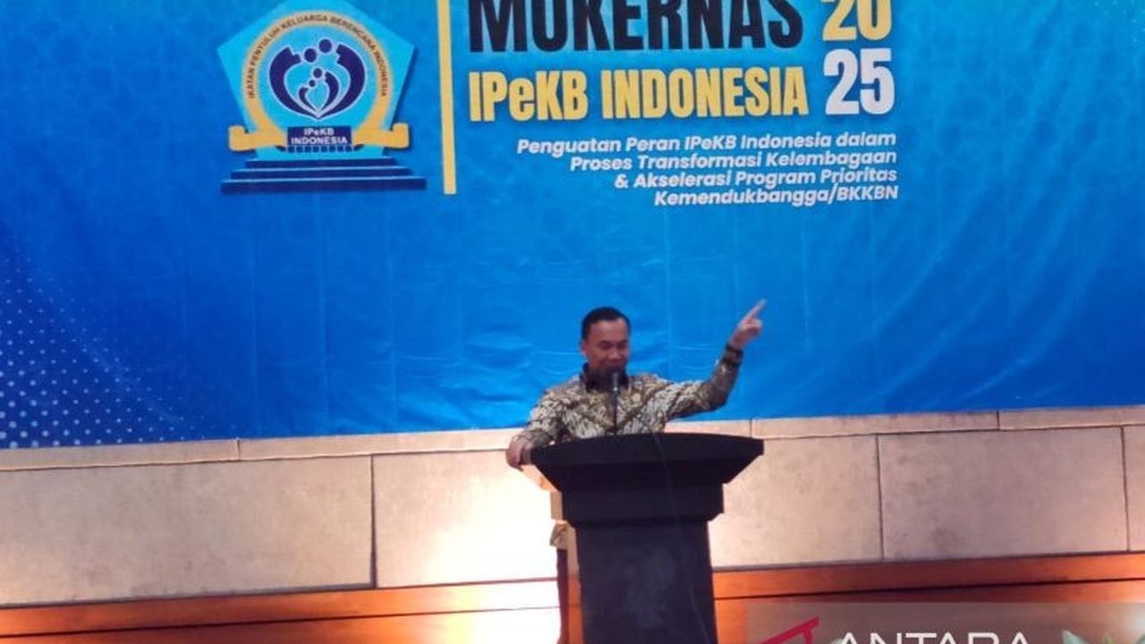 Menteri Kependudukan dan Pembangunan Keluarga soroti dampak handphone pada kualitas hubungan keluarga, sebut gawai sebagai 'keluarga baru' yang menggeser interaksi.