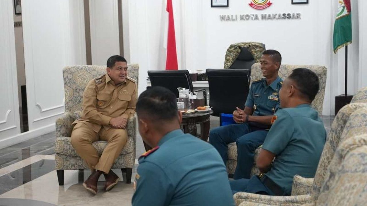 Wali Kota Makassar menyambut Pelayaran Kartika Jala Krida 2025, misi diplomasi maritim TNI AL yang melibatkan taruna AAL dan negara sahabat, menjadikannya momentum penting bagi kota.