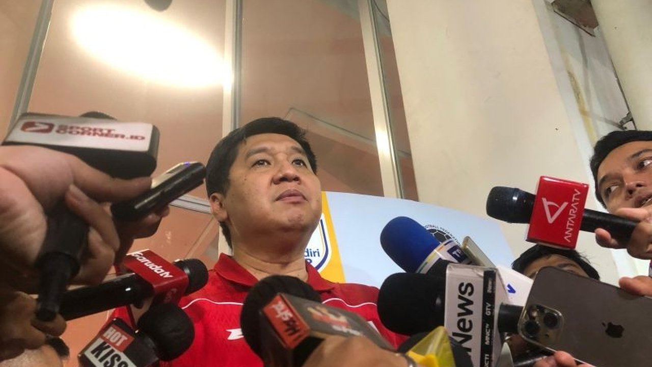 Timnas U-23 Indonesia mendapatkan bonus ratusan juta rupiah dari Menteri Maruarar Sirait, meski gagal menjuarai Kejuaraan ASEAN U-23. Siapa sangka, bonus ini berasal dari dana pribadi!