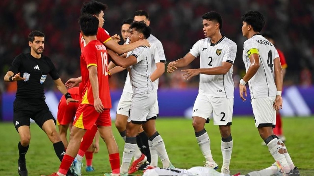 Legenda sepak bola Indonesia, Rully Nere, melontarkan kritik pedas terhadap permainan Timnas U-23 Indonesia usai takluk di final Kejuaraan ASEAN U-23. Apa saja poin kritik Rully Nere Timnas U-23?