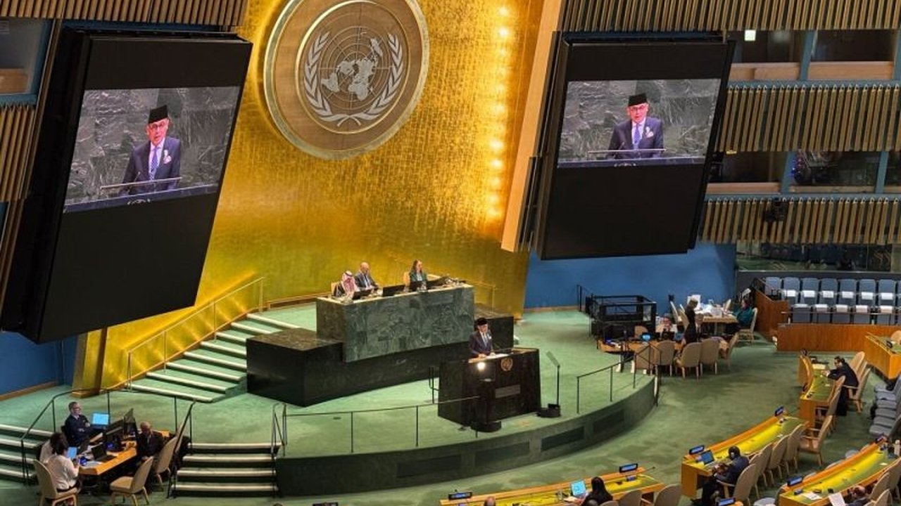 Indonesia menyerukan implementasi Solusi Dua Negara yang tegas dan tak terbantahkan untuk mengakhiri konflik di Gaza, menegaskan kembali komitmennya pada perdamaian global.