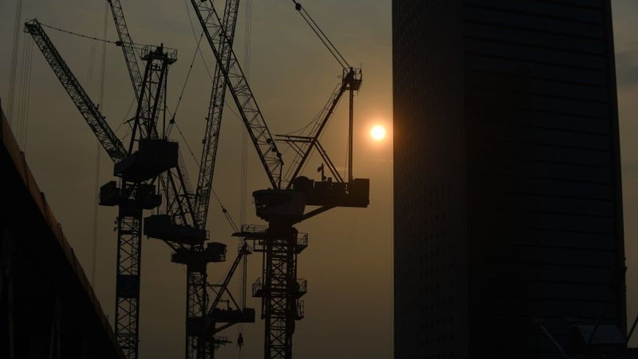 Pemerintah Provinsi DKI Jakarta memastikan adanya perizinan khusus investor bagi proyek-proyek strategis, mempermudah masuknya investasi triliunan rupiah untuk pembangunan kota.