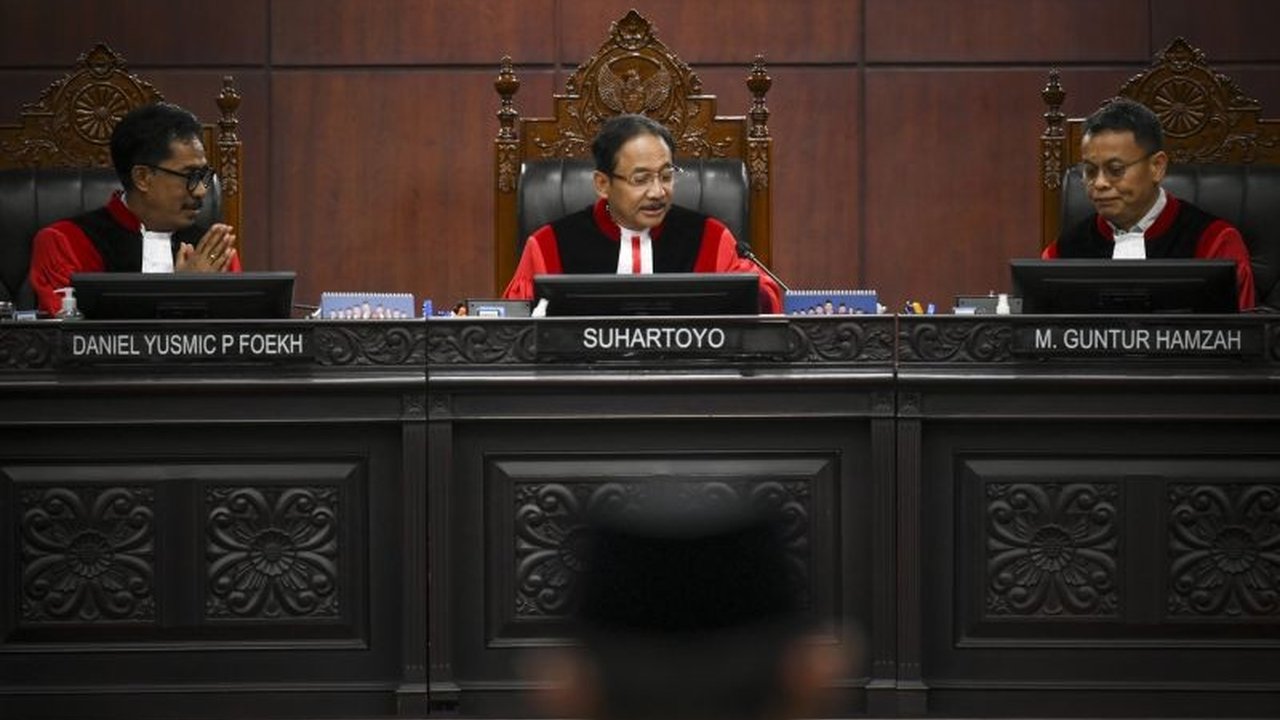 Mahkamah Konstitusi (MK) menegaskan Konstitusionalitas Kompolnas, menyatakan keberadaannya sah dan tidak inkonstitusional meskipun tidak disebut dalam UUD 1945.