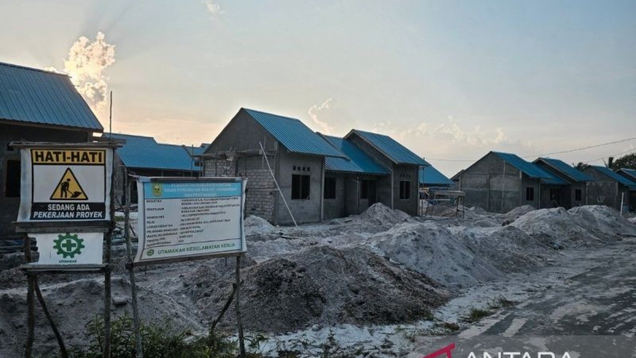 Pemerintah Kabupaten Natuna dan pusat bersinergi dalam pembangunan rumah rakyat senilai Rp5,3 miliar untuk merelokasi warga dari kawasan kumuh Batu Kapal. Simak detailnya!