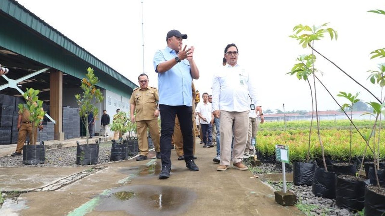 Bupati Bogor Rudy Susmanto menggandeng Balai Persemaian Modern Rumpin untuk perluasan Penghijauan Kabupaten Bogor. Simak bagaimana langkah ini akan mengubah wajah kota!