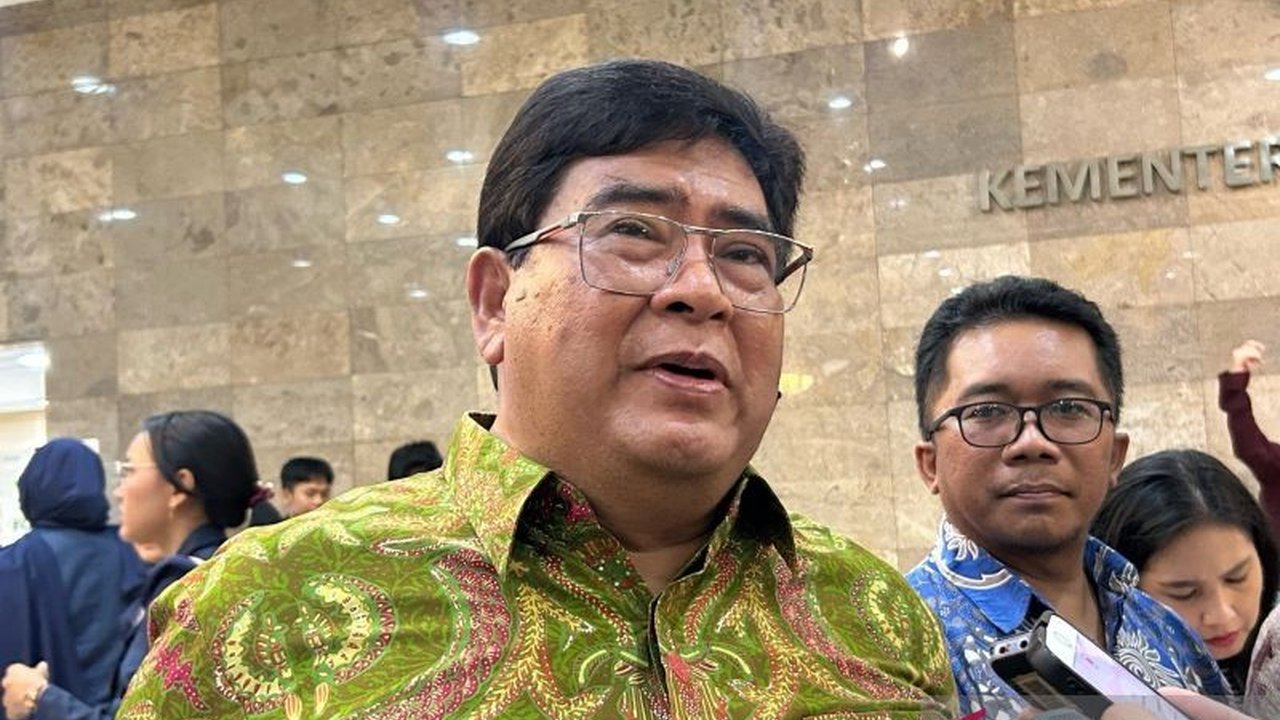 Asosiasi Pengusaha Indonesia (Apindo) menyoroti pentingnya penciptaan lapangan kerja baru sebagai solusi utama mengatasi lonjakan PHK yang melanda berbagai negara, termasuk Indonesia.