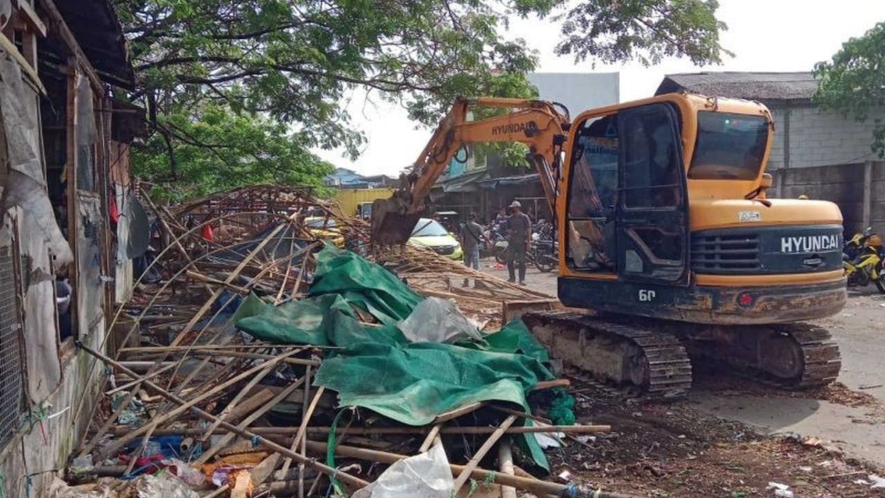 Pemerintah Kota Serang mengambil langkah serius terkait pengelolaan Pasar Rau. Siapkan jalur hukum, Pemkot berencana ambil alih aset vital ini dari pihak swasta. Apa dampaknya bagi ribuan pedagang?