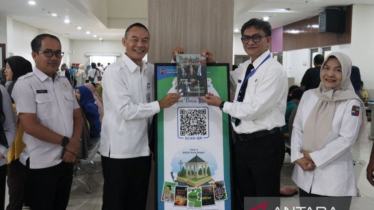 RSUD Kota Bogor kini dilengkapi Spot Baca Digital, inovasi literasi yang memungkinkan pengunjung dan pasien mengakses ratusan buku digital hanya dengan scan QR code, manfaatkan waktu tunggu secara produktif.