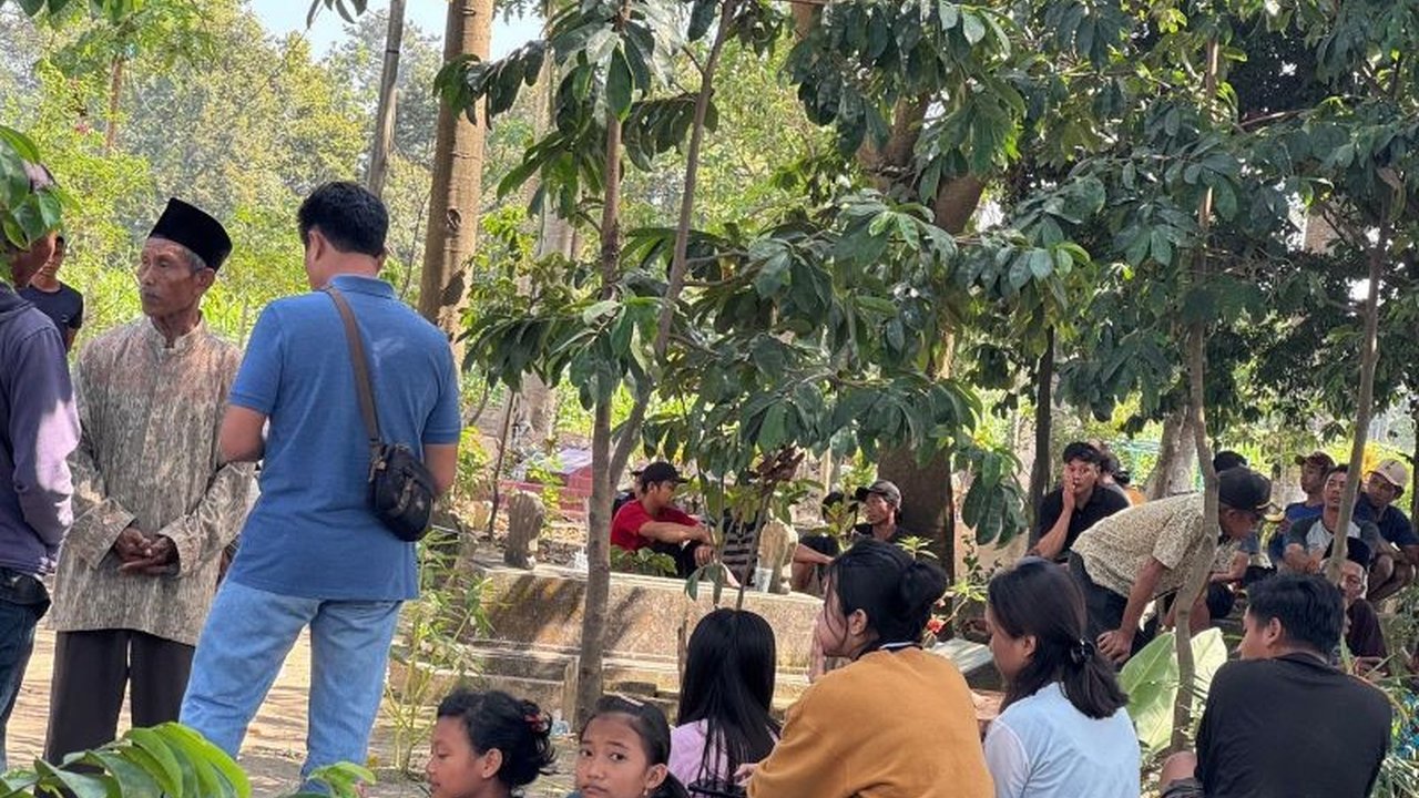 Polres Kediri tengah mengusut tuntas kasus Miras Oplosan yang menewaskan tiga warga. Siapa pelaku dan dari mana asal minuman maut tersebut?