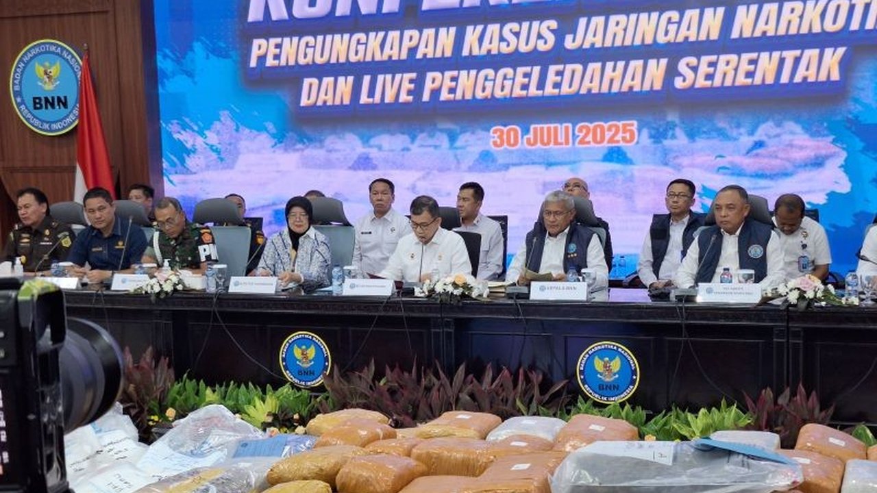 Badan Narkotika Nasional (BNN) berhasil melakukan penyitaan narkotika besar-besaran, mencapai 561 kilogram, dalam operasi intensif selama Juni-Juli 2025. Terungkap pula dampak ekonomi dan penyelamatan jiwa.