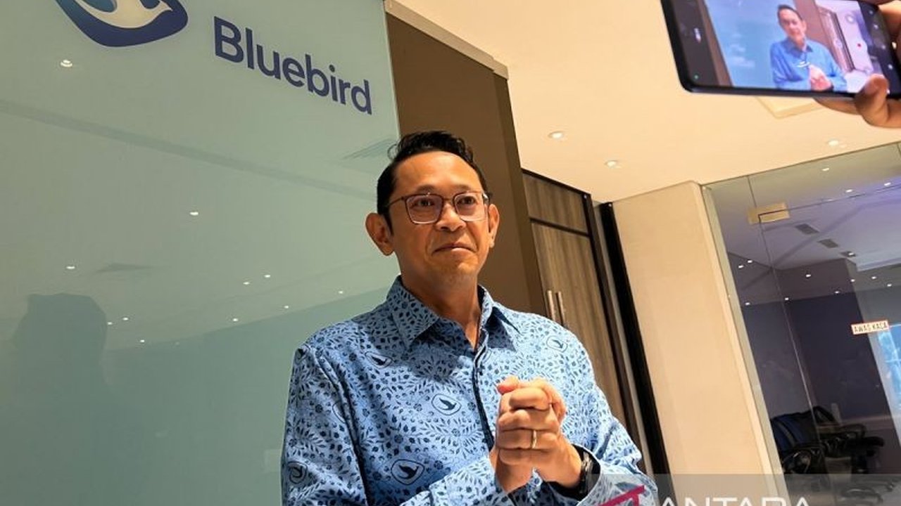 PT Blue Bird Tbk (BIRD) mencatat pendapatan Bluebird fantastis sebesar Rp2,67 triliun di Semester I 2025. Simak strategi kunci di balik pertumbuhan kinerja impresif ini!