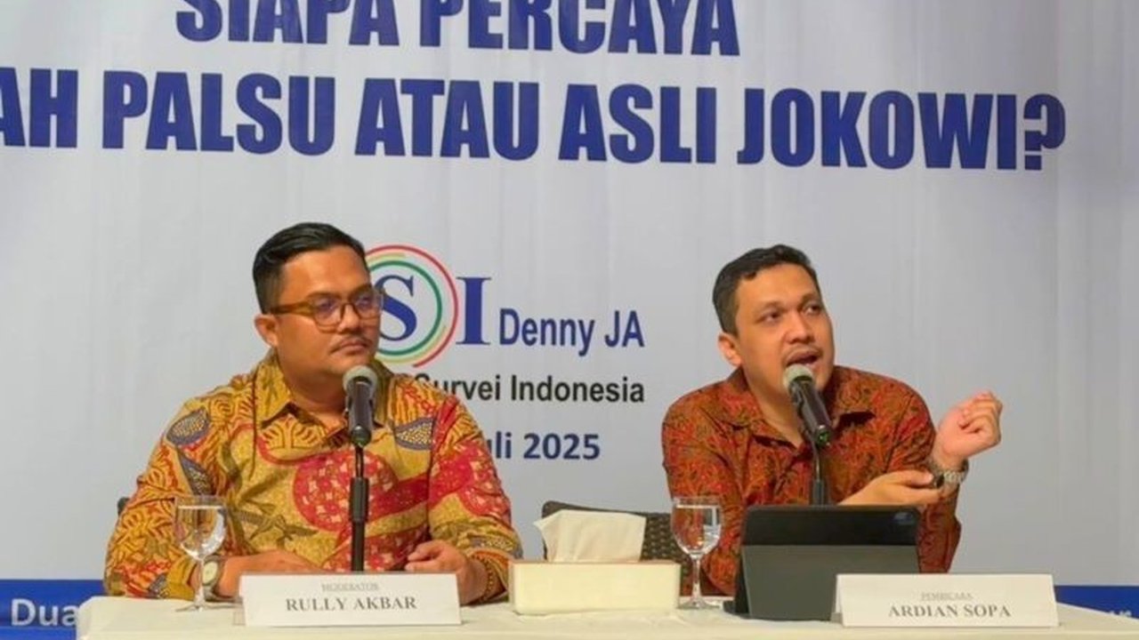 Mayoritas publik Indonesia, mencapai 74,6 persen, tidak memercayai isu ijazah palsu Jokowi. Temukan tiga alasan utama di balik sikap rasional masyarakat ini.