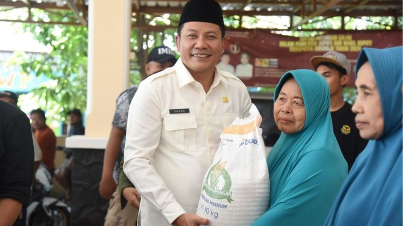 Pemerintah Kabupaten Sidoarjo memastikan penyaluran bantuan beras tepat sasaran kepada keluarga penerima manfaat, demi membantu kebutuhan pokok warga di tengah tantangan ekonomi.