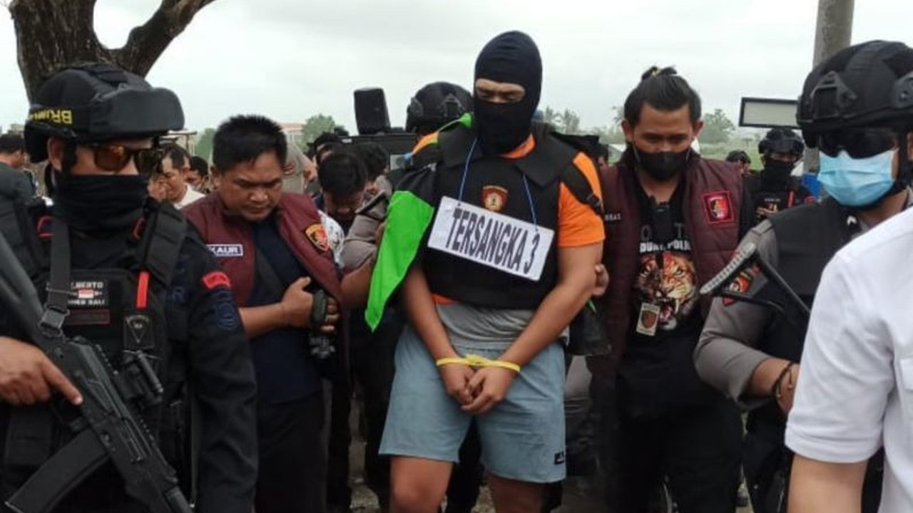 Polres Badung kawal ketat rekonstruksi penembakan WNA Australia di Bali, mengungkap 11 adegan krusial. Simak detail pengamanan dan lokasi kejadian!