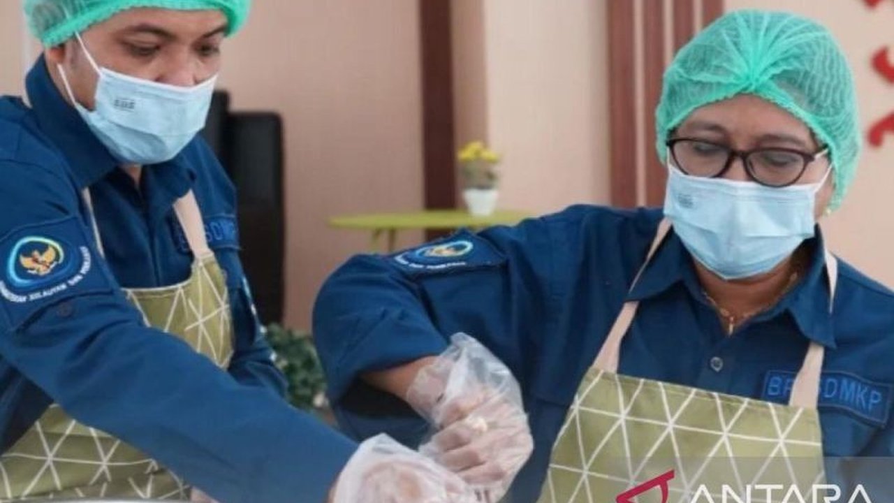 BPPP Ambon berinovasi mengolah ikan menjadi abon dan nugget sebagai produk unggulan. Simak bagaimana Inovasi Olahan Ikan ini mampu tingkatkan ekonomi masyarakat pesisir.