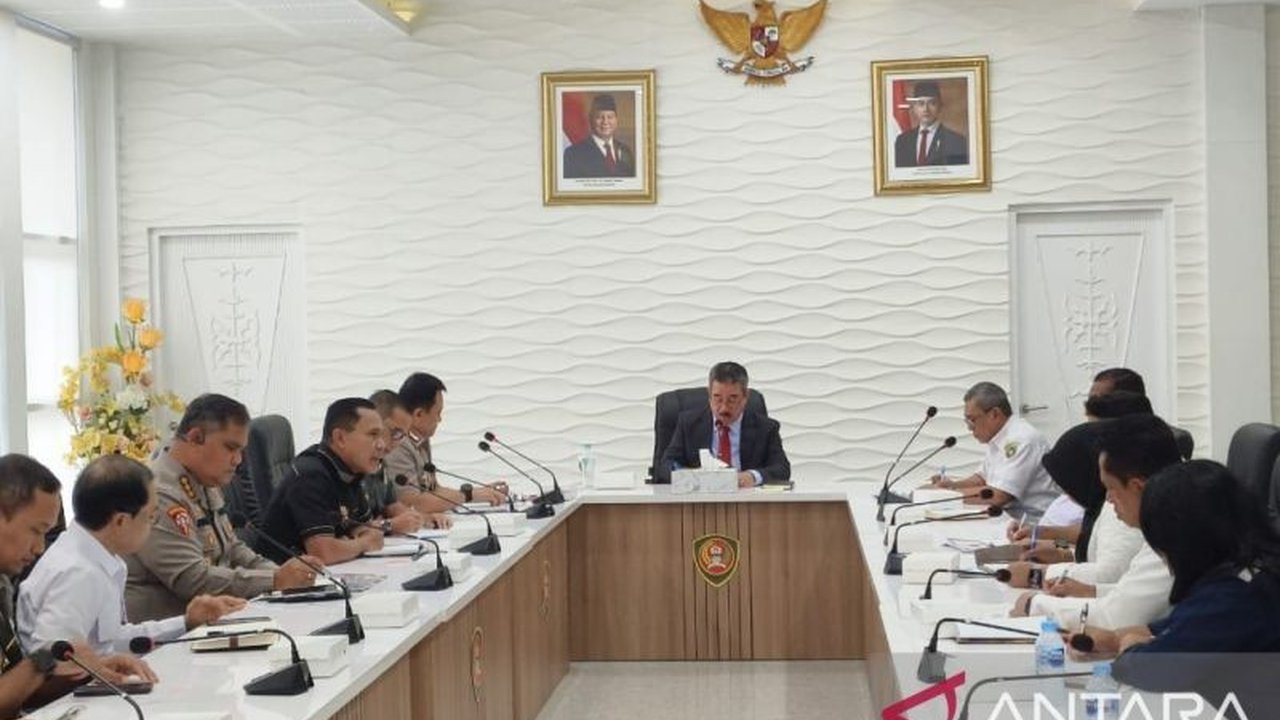 Pemprov Maluku serius menertibkan Tambang Emas Ilegal Gunung Botak dengan membentuk tim terpadu, menargetkan sisa 30% penambang dan WNA. Apa langkah selanjutnya?