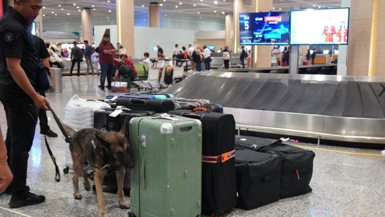 Badan Narkotika Nasional Provinsi Bali intensifkan pengawasan narkoba internasional di Bandara I Gusti Ngurah Rai. Langkah ini menyasar jaringan kartel global yang mengincar Bali.