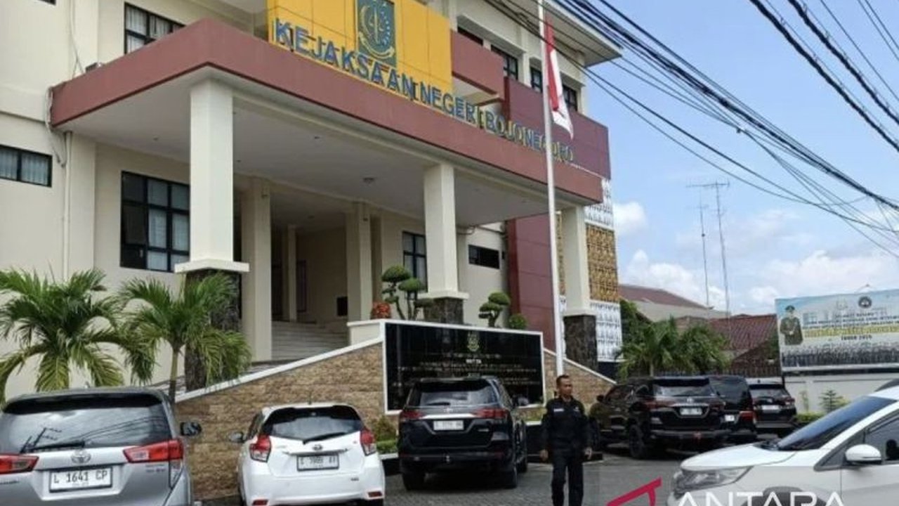 Kejaksaan Negeri Bojonegoro aktif melakukan pencegahan korupsi keuangan desa melalui penyuluhan hukum, bahkan mencatat nihil kasus di tahun 2023. Simak strategi mereka!