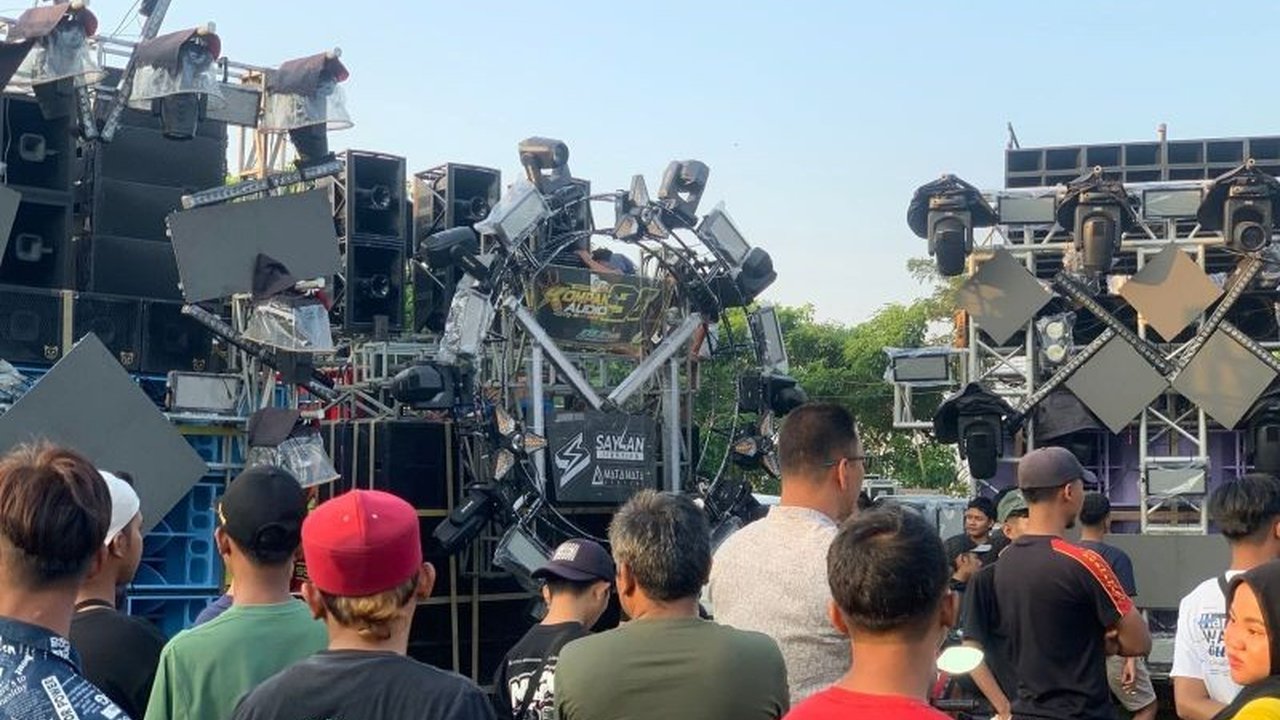 Dinas Kesehatan Tulungagung mengingatkan bahaya fenomena sound horeg yang marak di masyarakat. Paparan suara keras ini berpotensi picu tinnitus hingga gangguan saraf.