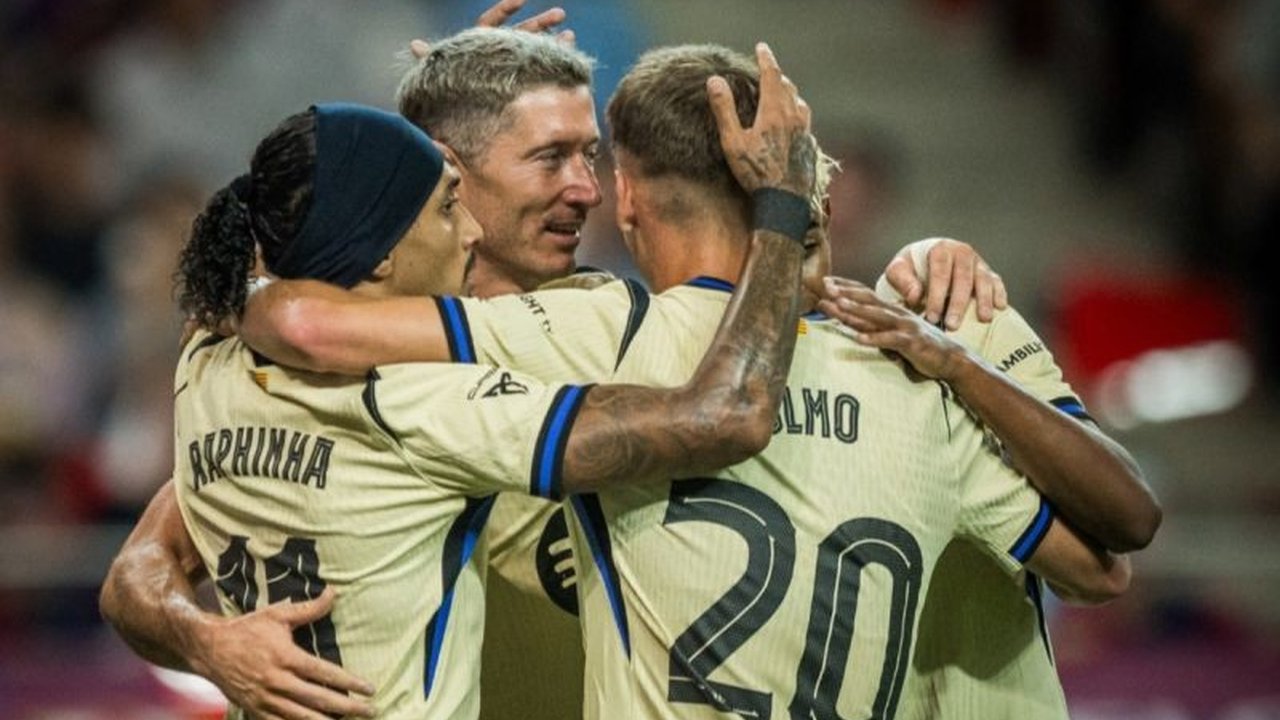 Barcelona tampil perkasa dengan pesta sepuluh gol saat mengalahkan FC Seoul 7-3 dalam laga uji coba pramusim. Simak detail kemenangan telak Blaugrana!