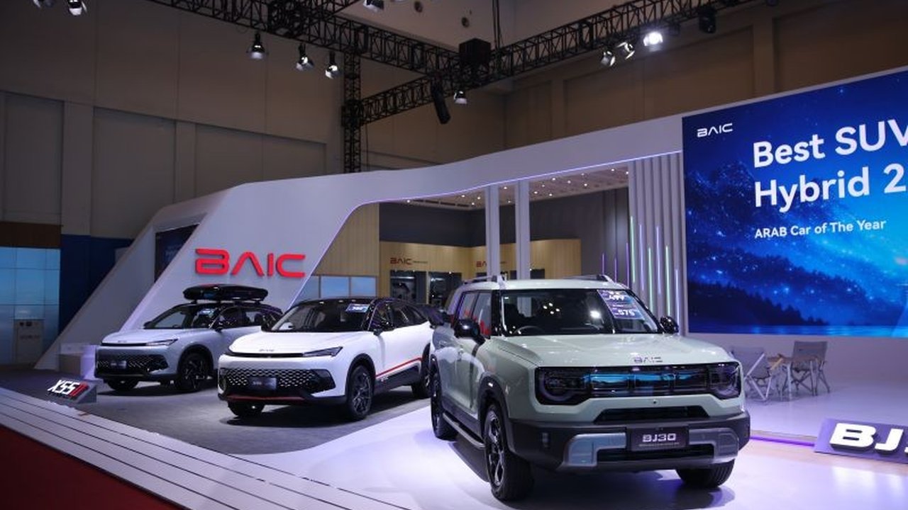 BAIC Indonesia tampilkan teknologi hybrid di GIIAS 2025, termasuk BJ30 Hybrid setir kanan pertama di dunia. Apa strategi BAIC untuk mobilitas berkelanjutan di Indonesia?