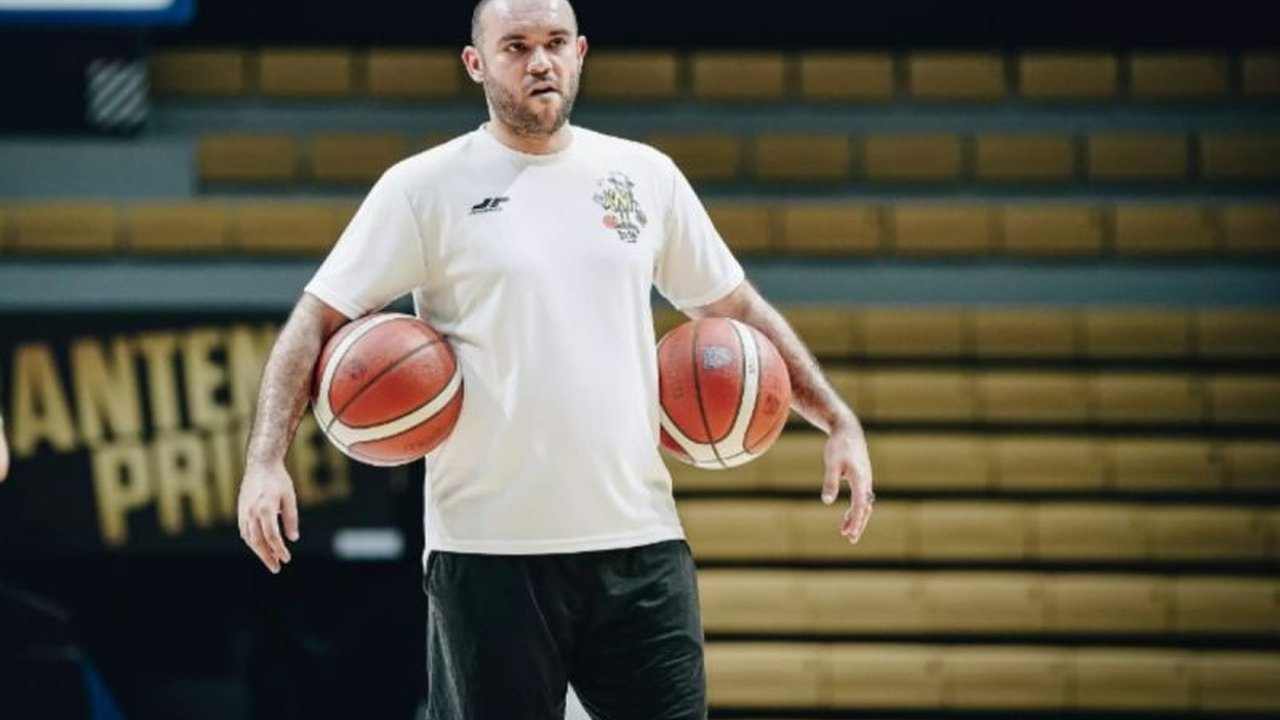 Asisten pelatih Joel Pose kembali berpisah dengan Dewa United Banten setelah sukses membawa tim meraih gelar juara IBL 2025. Apa alasan di balik perpisahan ini?