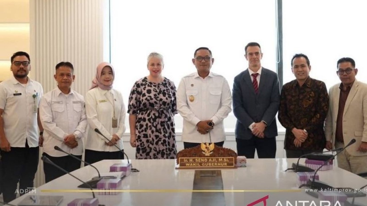 Pemerintah Provinsi Kalimantan Timur menyambut baik tawaran Adelaide University Australia untuk Peningkatan Kompetensi Guru, membuka peluang program double degree dan kelas bilingual demi pendidikan global.