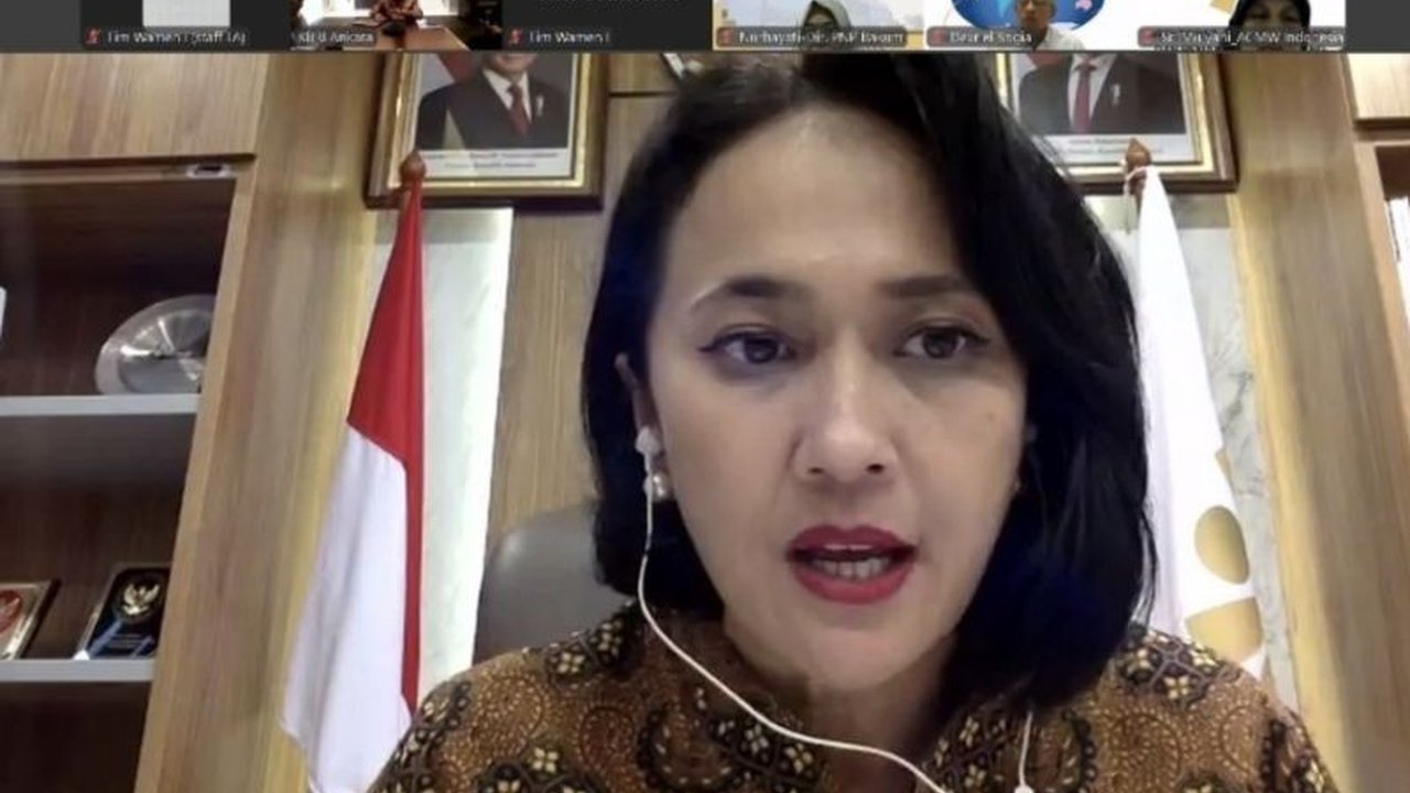 Peringatan Hari Anti-TPPO Sedunia menjadi momentum Wamen P2MI Christina Aryani menyoroti urgensi pencegahan TPPO, berhasil menyelamatkan ribuan pekerja migran dari keberangkatan ilegal.