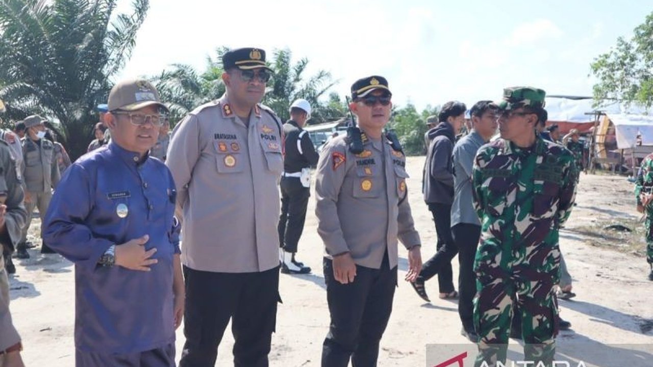 Polres Bangka Tengah bersama tim gabungan menertibkan aktivitas tambang ilegal di WIUPK PT Timah. Tindakan tegas ini menunjukkan komitmen menjaga lingkungan dari dampak Tambang Ilegal Bangka Tengah.