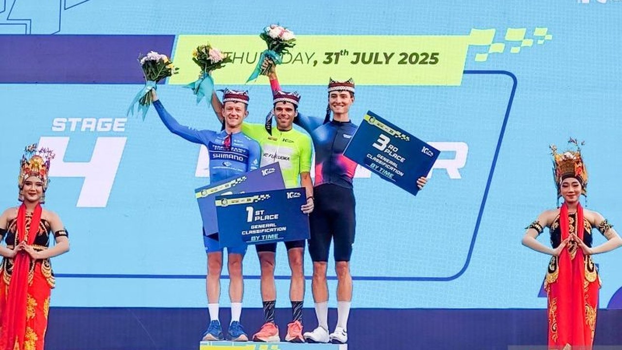 Pembalap Spanyol Benjami Prades Juara Tour de Banyuwangi Ijen 2025 setelah perjuangan panjang. Simak detail balapan epik dan para pemenang kategori lainnya di sini!