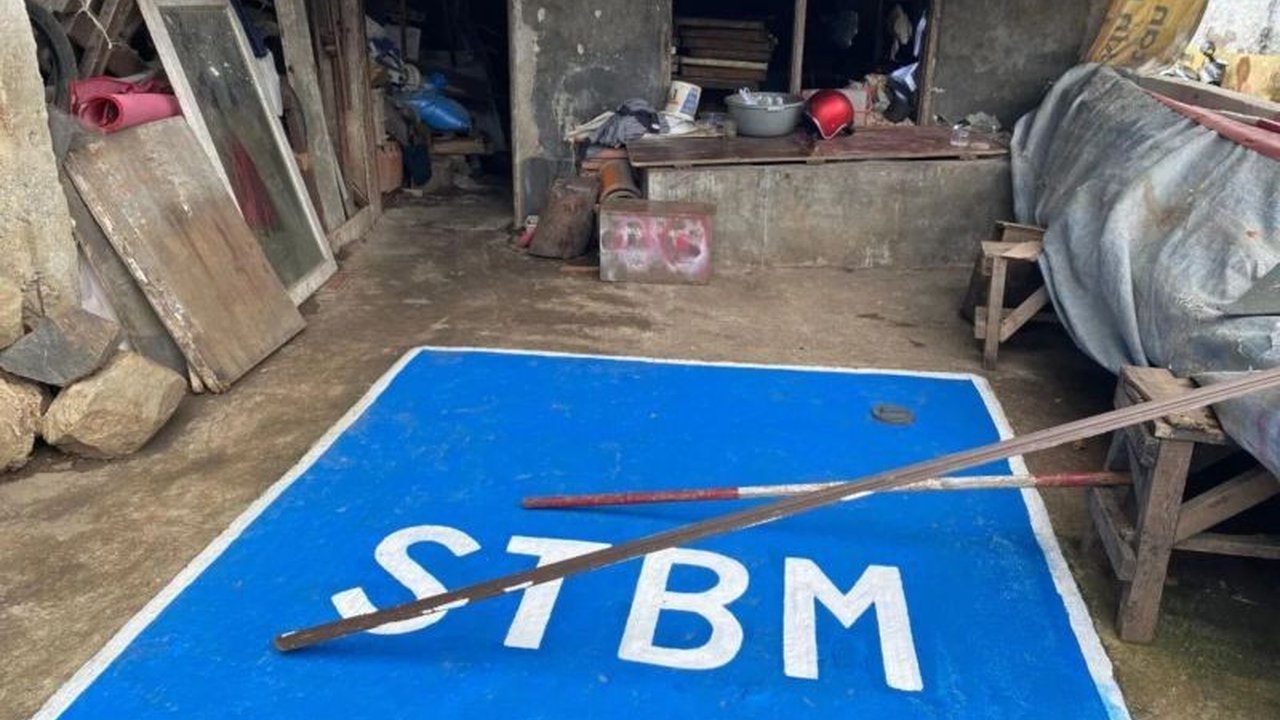 DPRD DKI Jakarta mendesak percepatan pembangunan Tangki Septik Komunal untuk atasi masalah buang air besar sembarangan, demi kesehatan publik dan martabat warga.