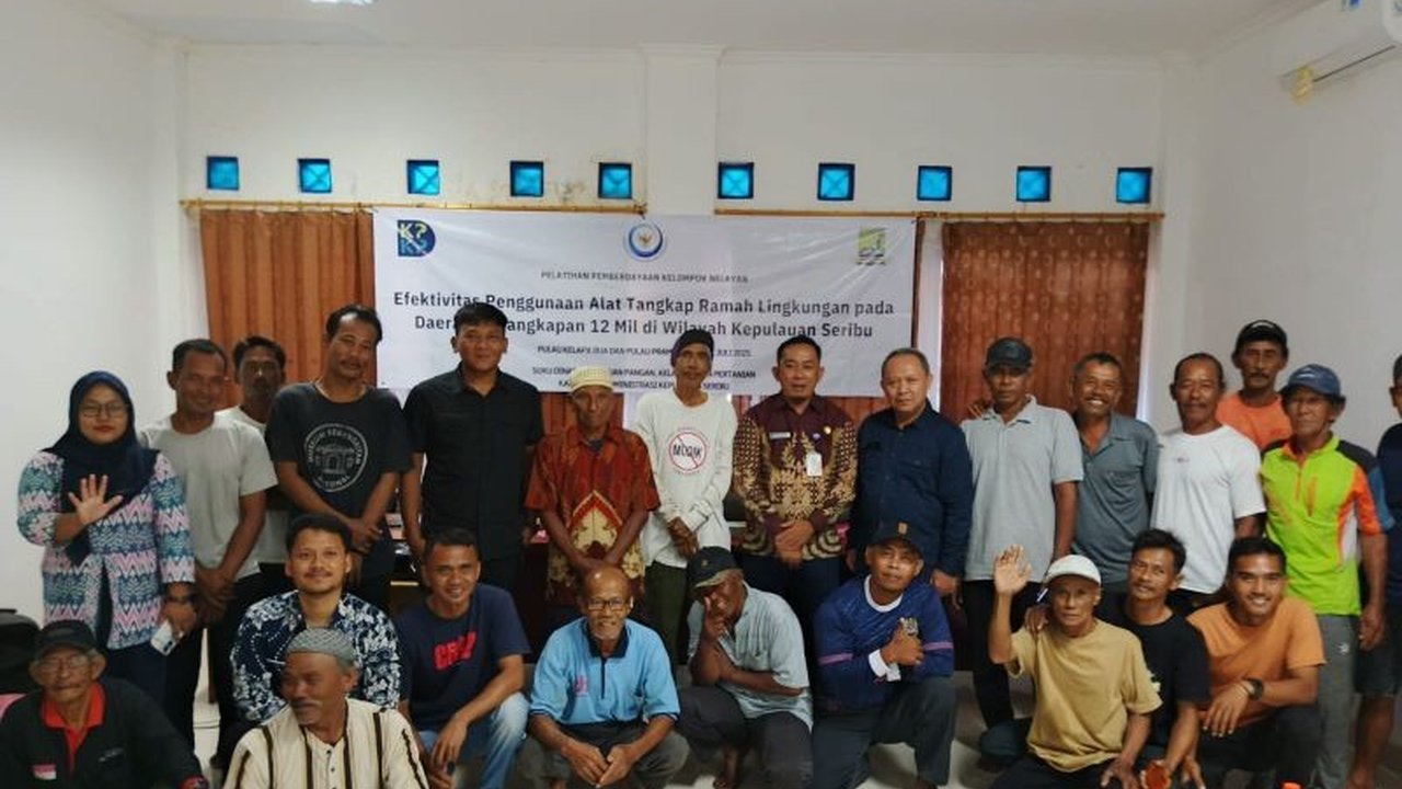 Penasaran bagaimana nelayan di Pulau Seribu kini lebih produktif sekaligus menjaga laut? Pemerintah Kabupaten Kepulauan Seribu gencar edukasi nelayan Pulau Seribu tentang alat tangkap ramah lingkungan.