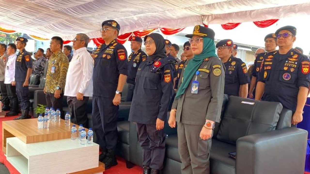 Tim gabungan berhasil menggagalkan penyelundupan komoditas ilegal fantastis 824,5 ton di Kepri. Bagaimana modus operandi dan dampaknya terhadap ketahanan pangan nasional?